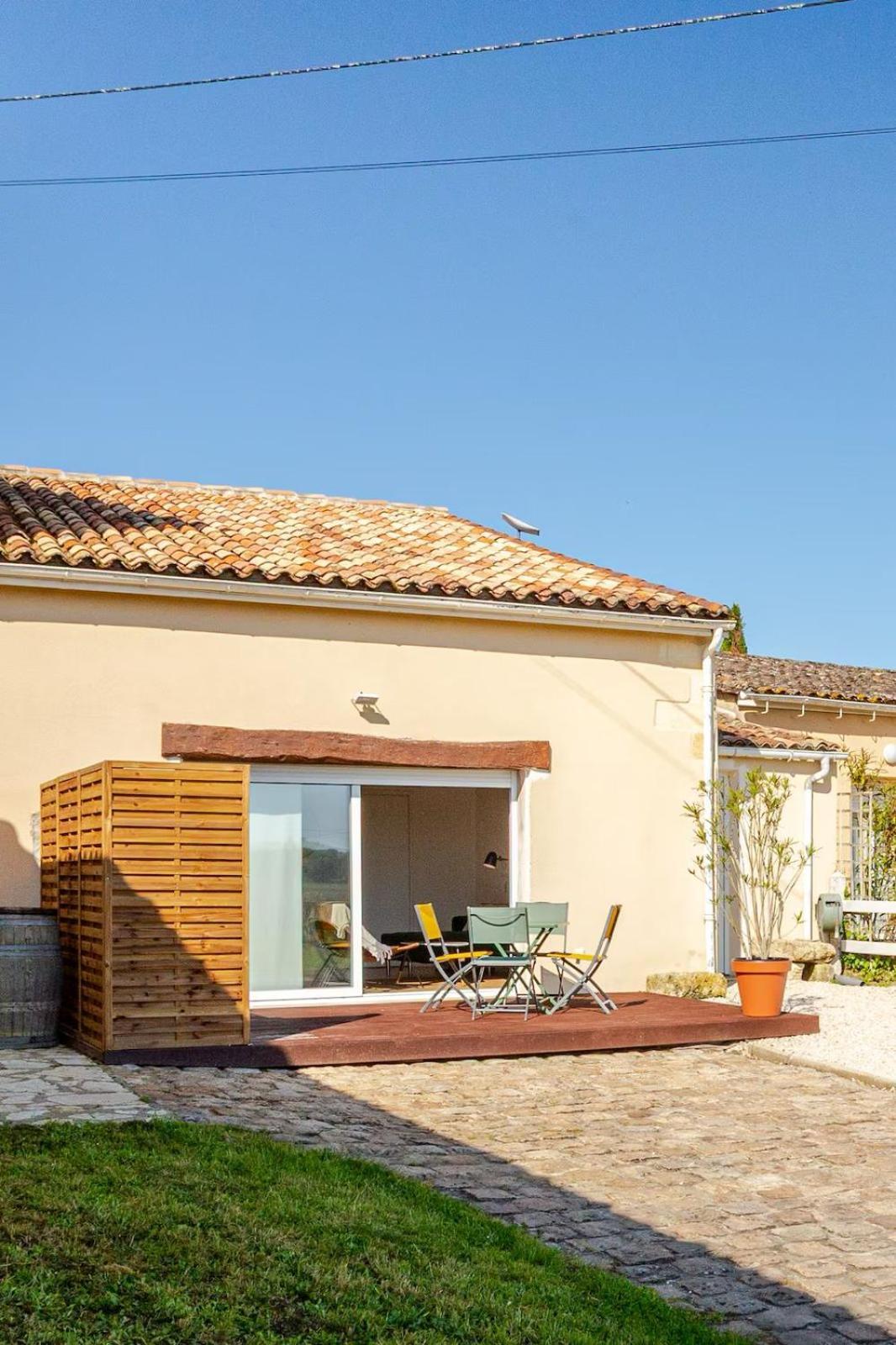 Guesthouse Les Maurins Saint-Sulpice-de-Faleyrens Bagian luar foto