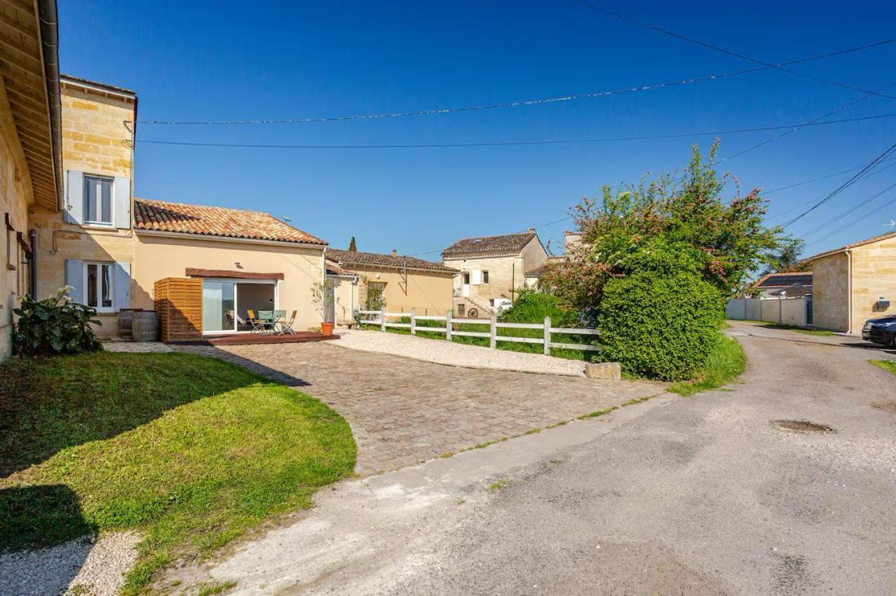 Guesthouse Les Maurins Saint-Sulpice-de-Faleyrens Bagian luar foto