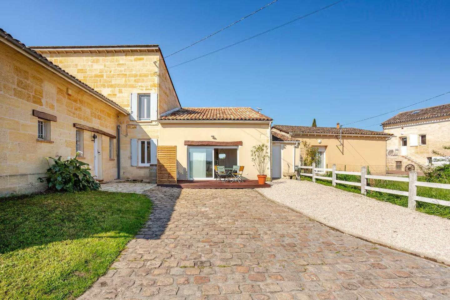 Guesthouse Les Maurins Saint-Sulpice-de-Faleyrens Bagian luar foto