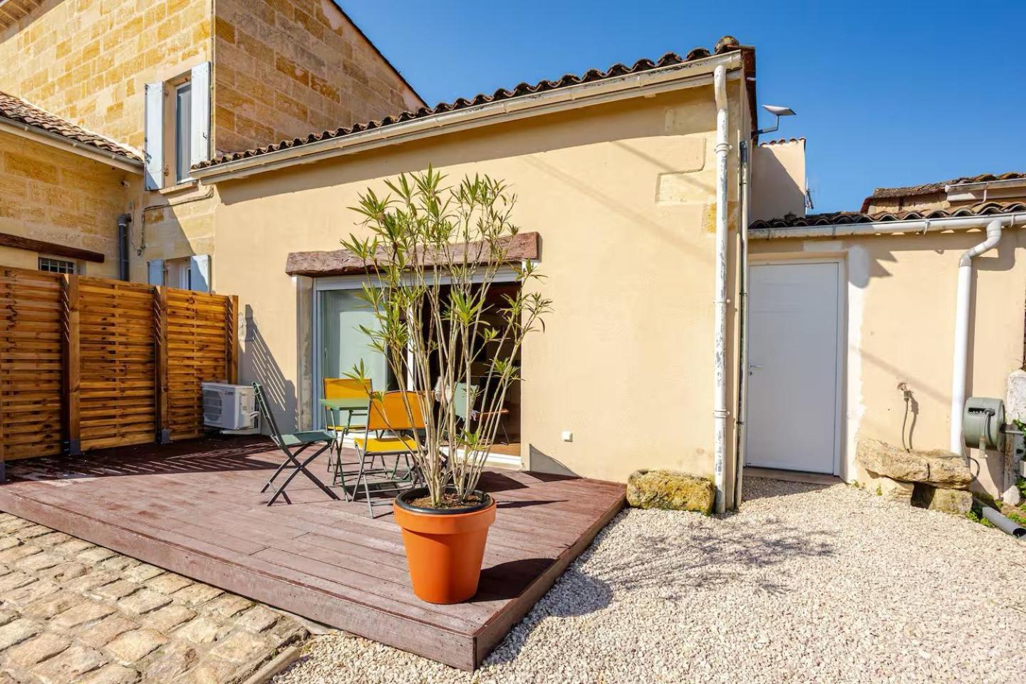 Guesthouse Les Maurins Saint-Sulpice-de-Faleyrens Bagian luar foto