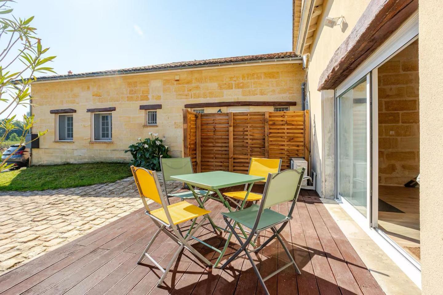 Guesthouse Les Maurins Saint-Sulpice-de-Faleyrens Bagian luar foto